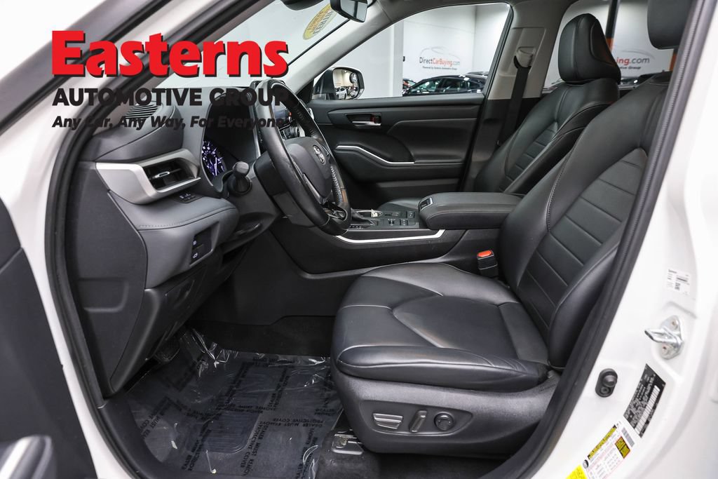 Used 2021 Toyota Highlander XLE AWD/4WD image 14