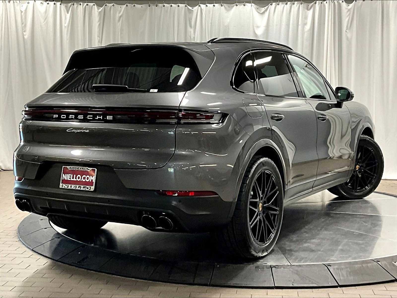 Used 2025 Porsche Cayenne image 9