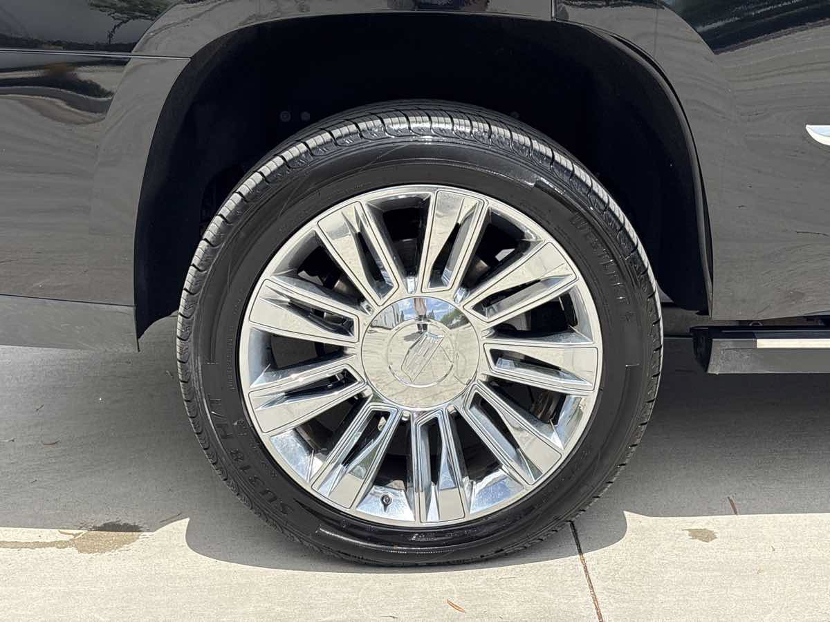 Used 2016 Cadillac Escalade Platinum AWD/4WD image 9