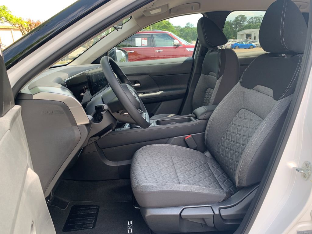 New 2026 Nissan Kicks SV w/ Charging Package FWD image 18