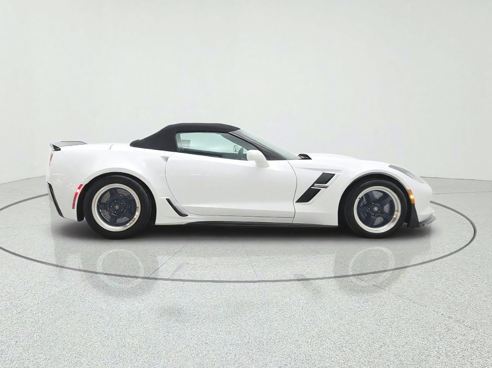 Used 2017 Chevrolet Corvette Grand Sport RWD image 4