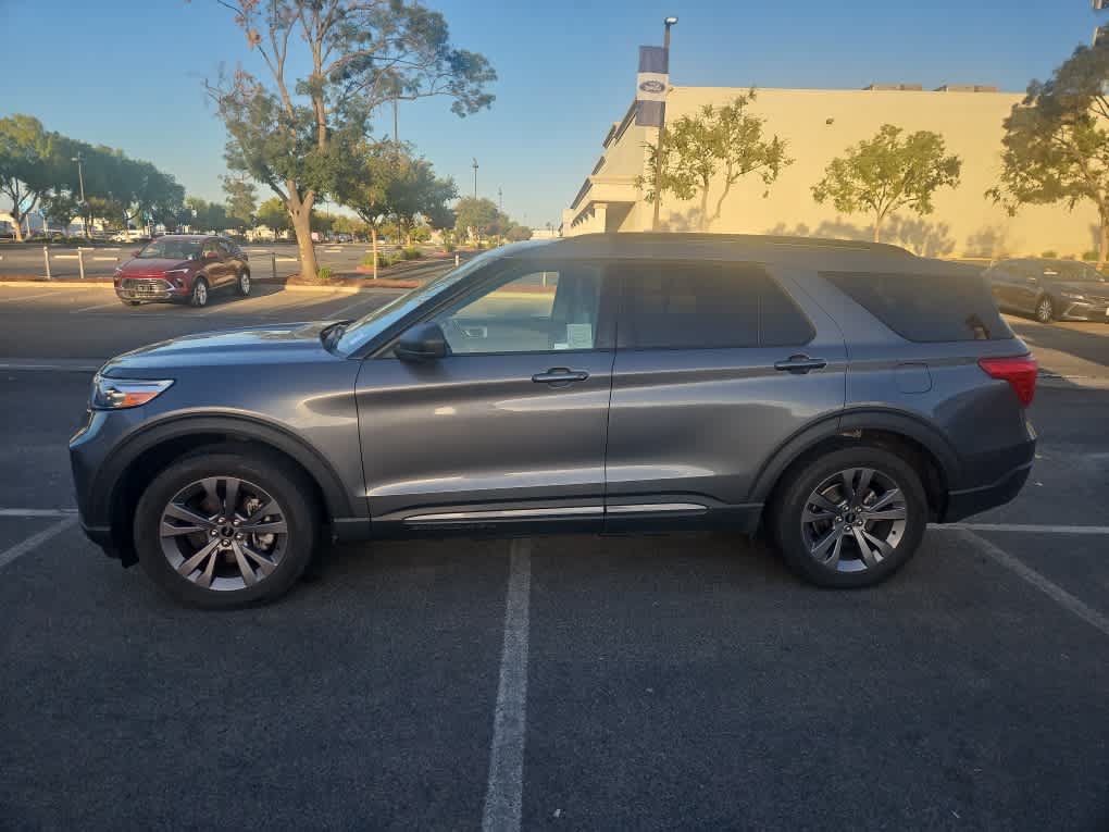 Certified 2021 Ford Explorer XLT w/ Equipment Group 202A AWD/4WD image 4