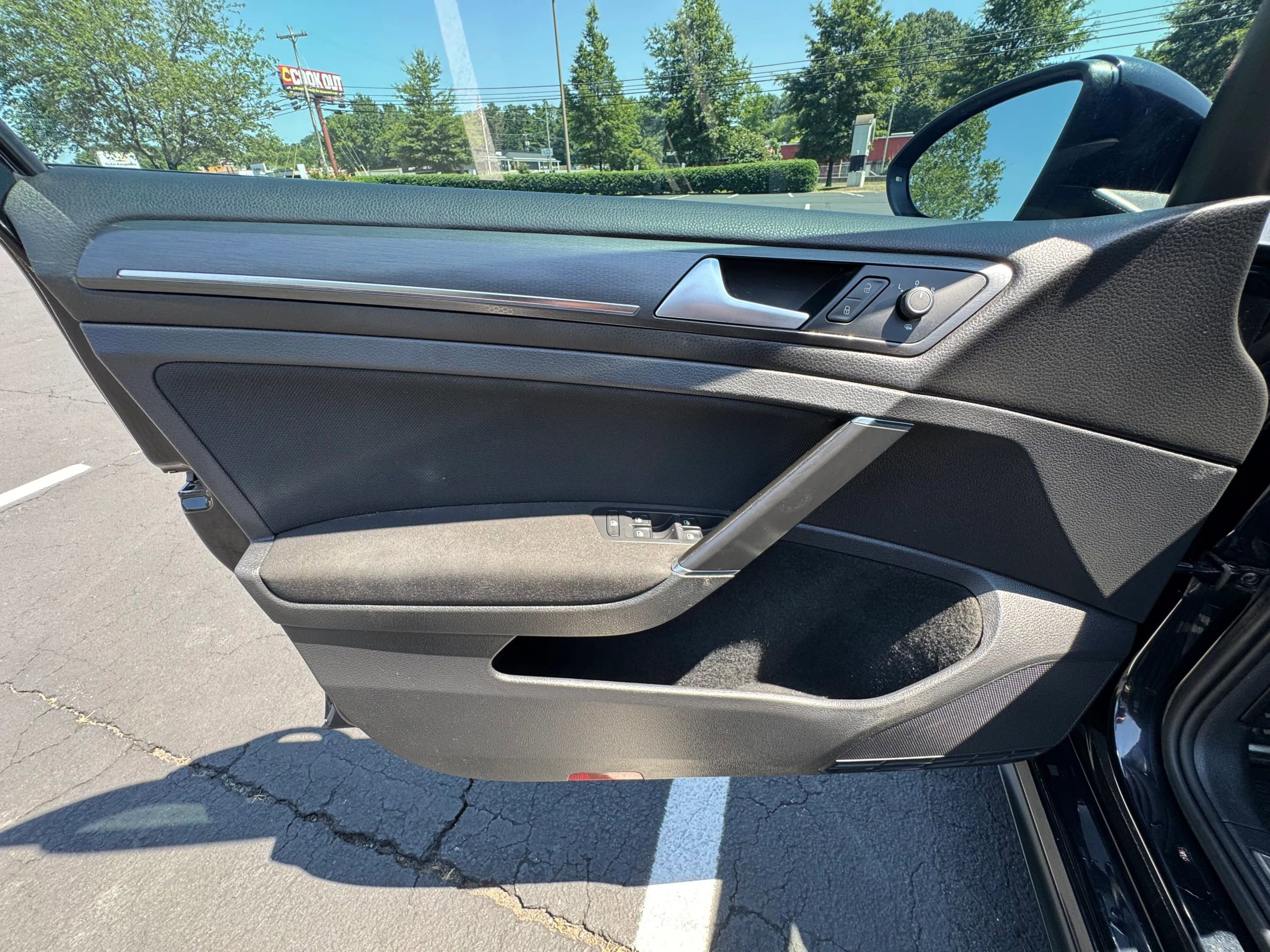 Used 2021 Volkswagen GTI SE image 12