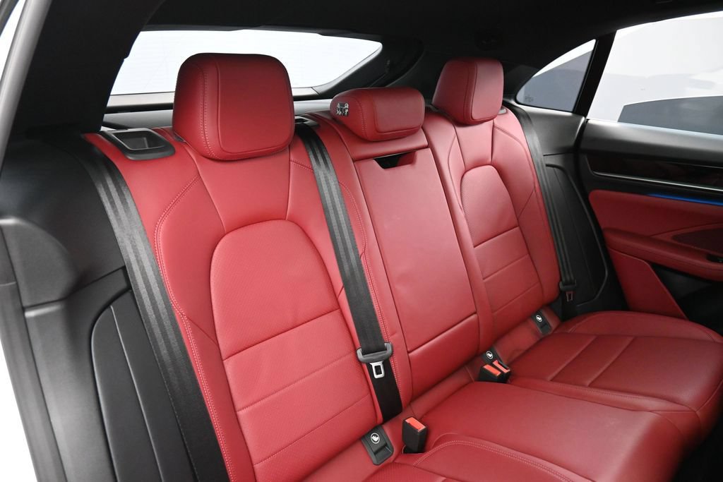 Certified 2025 Porsche Macan 4S Electric AWD/4WD image 26
