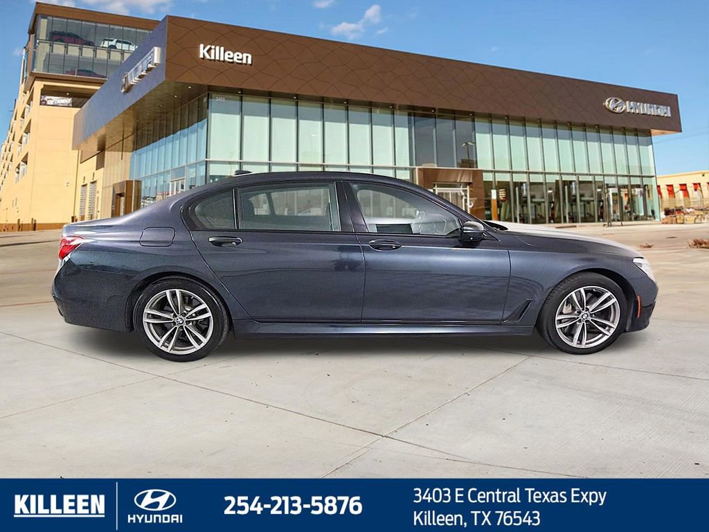 Used 2017 BMW 750i xDrive image 9