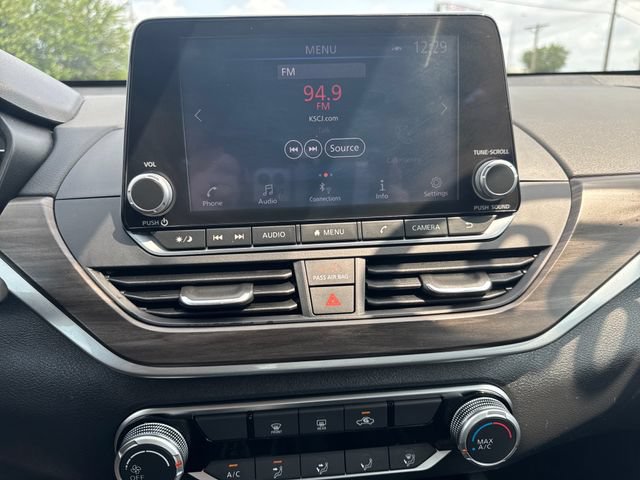 Used 2025 Nissan Altima 2.5 SV FWD image 19