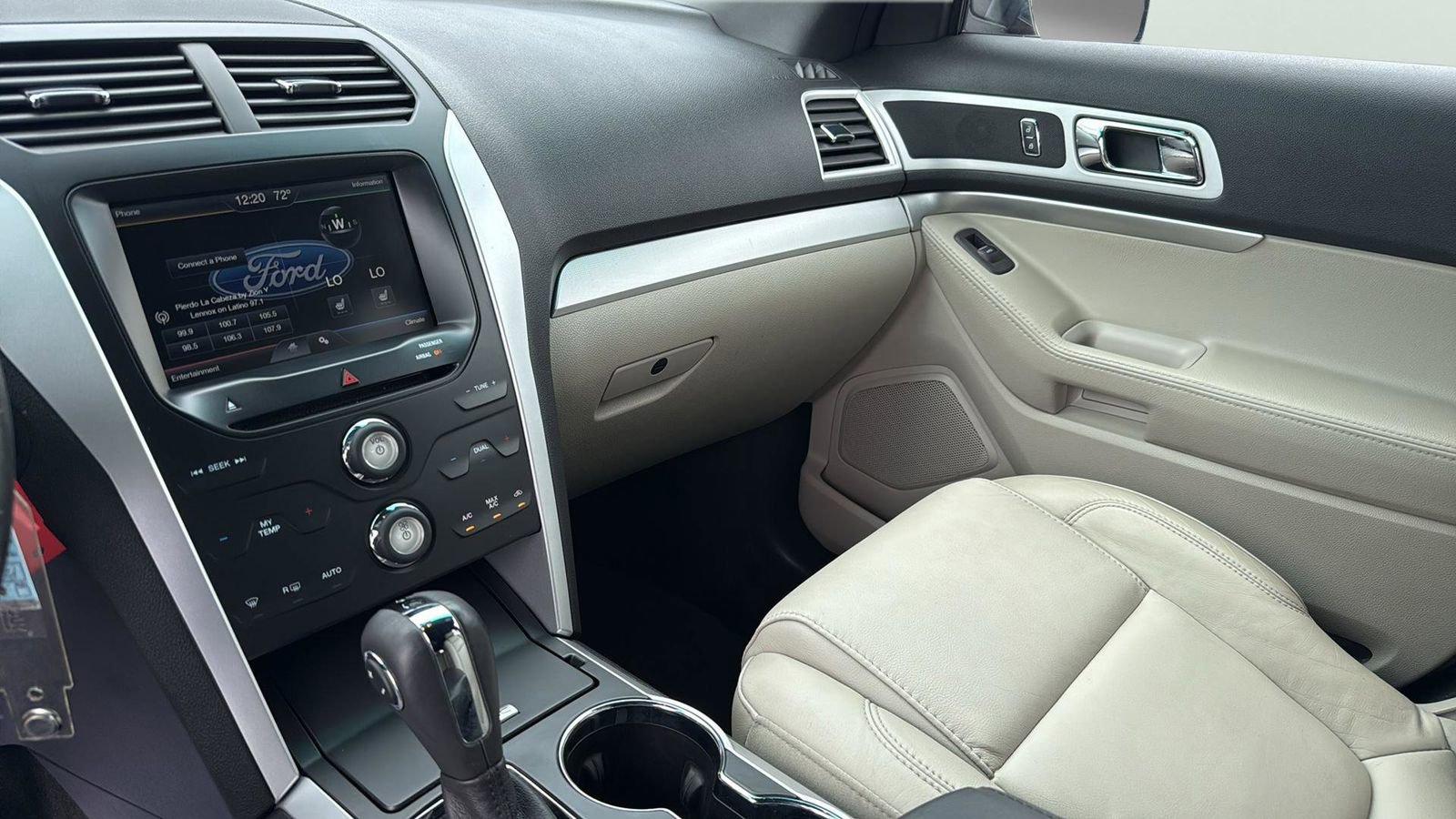 Used 2015 Ford Explorer XLT w/ Equipment Group 202B image 20