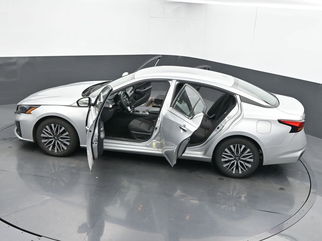 Used 2023 Nissan Altima 2.5 SV FWD image 65
