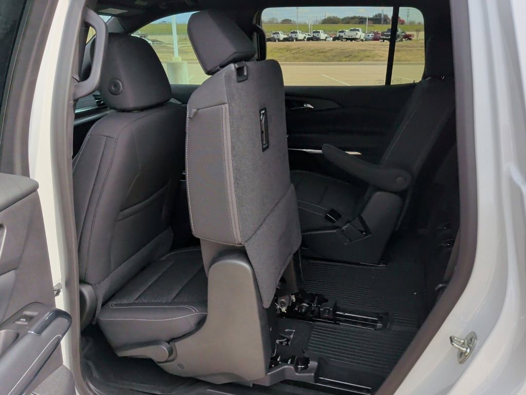 Used 2025 Chevrolet Traverse LT w/ Driver Confidence Package image 35