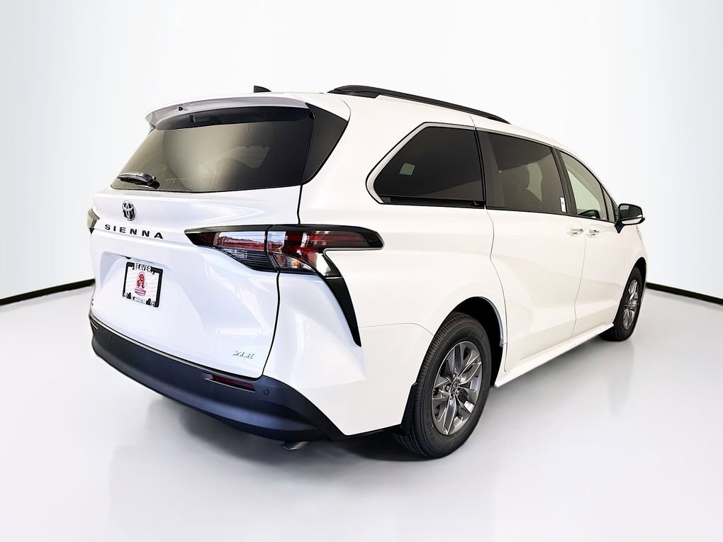 New 2026 Toyota Sienna XLE image 9