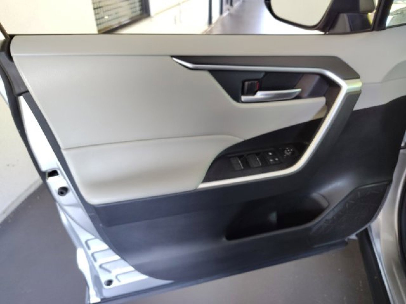 Used 2024 Toyota RAV4 XLE w/ Convenience Package image 21