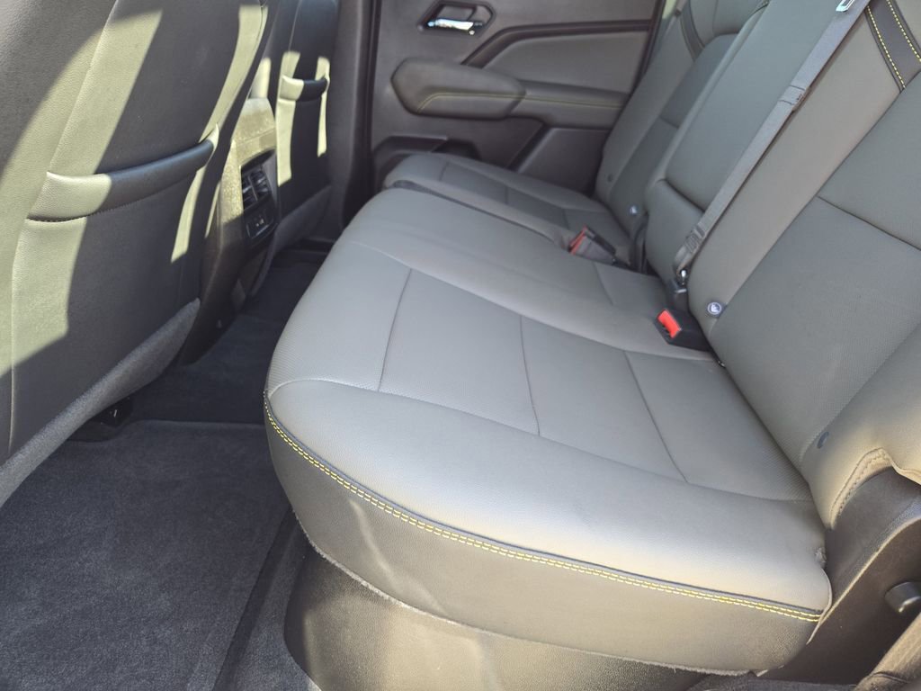 Used 2025 Chevrolet Colorado ZR2 w/ Technology Package AWD/4WD image 32