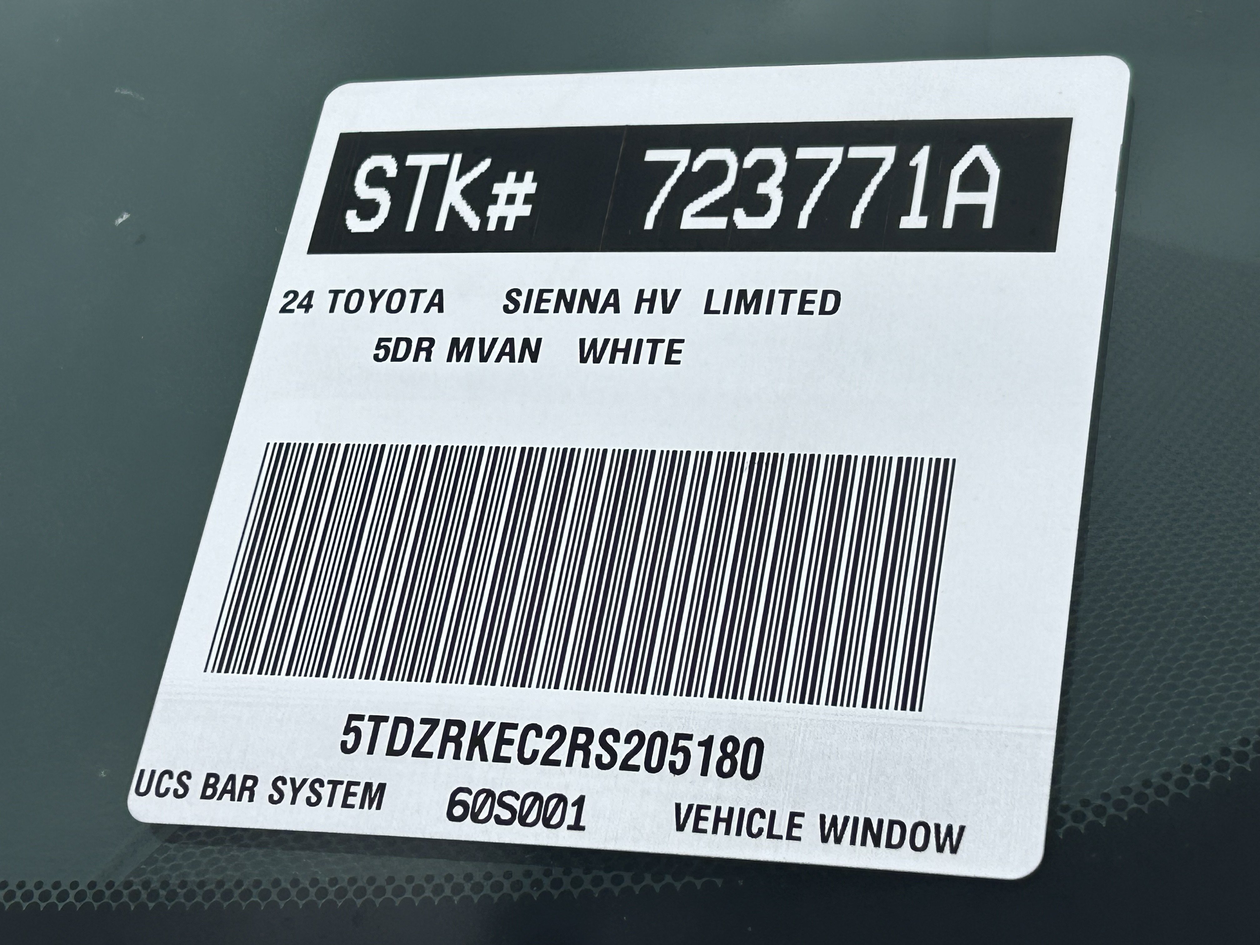 Certified 2024 Toyota Sienna Limited FWD image 33