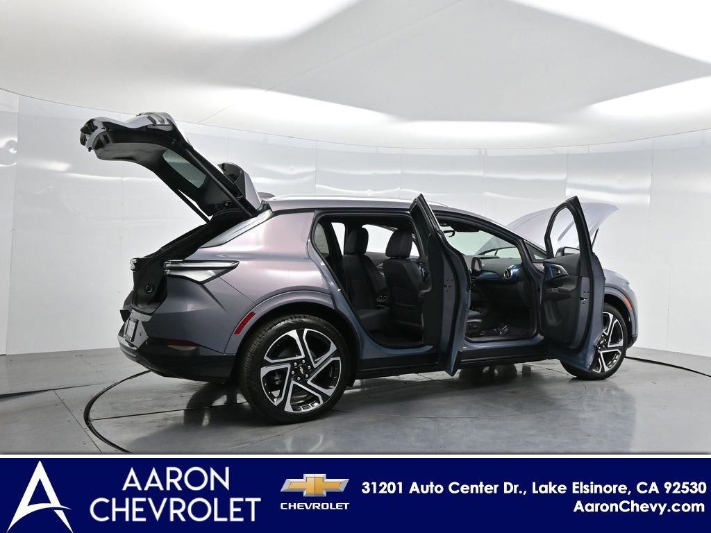 New 2026 Chevrolet Equinox EV LT w/ Convenience Package II FWD image 4