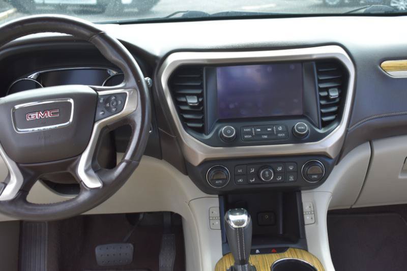 Used 2017 GMC Acadia Denali w/ Technology Package FWD image 24