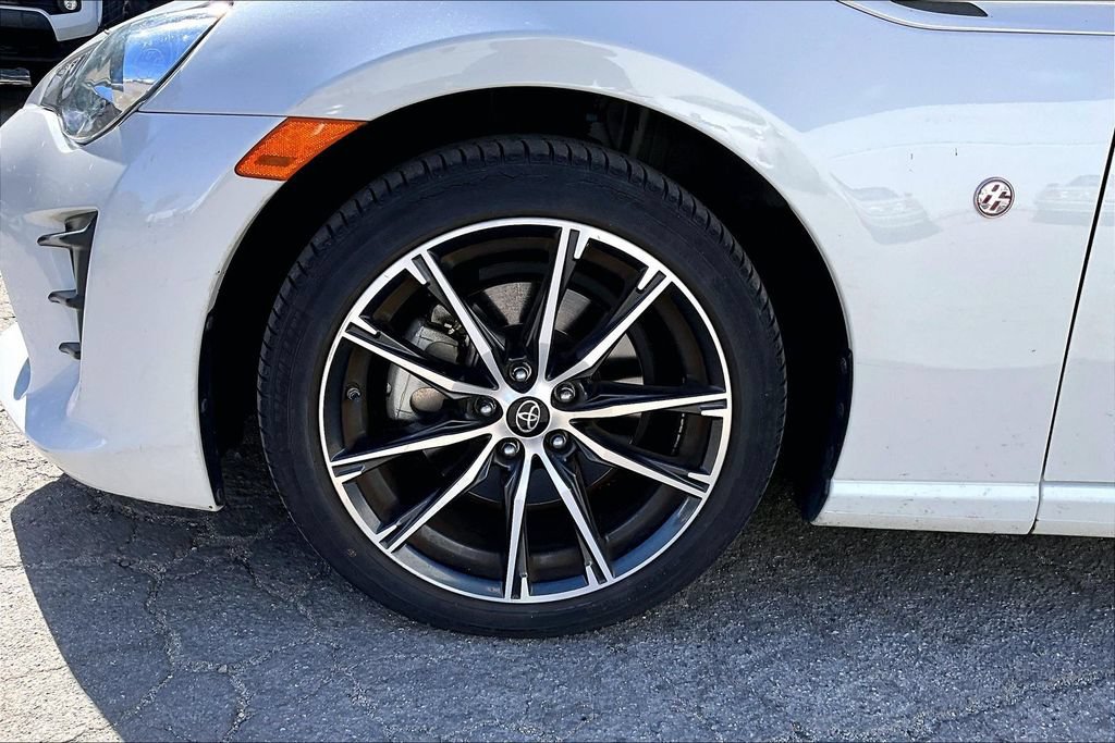 Used 2017 Toyota 86 RWD image 8