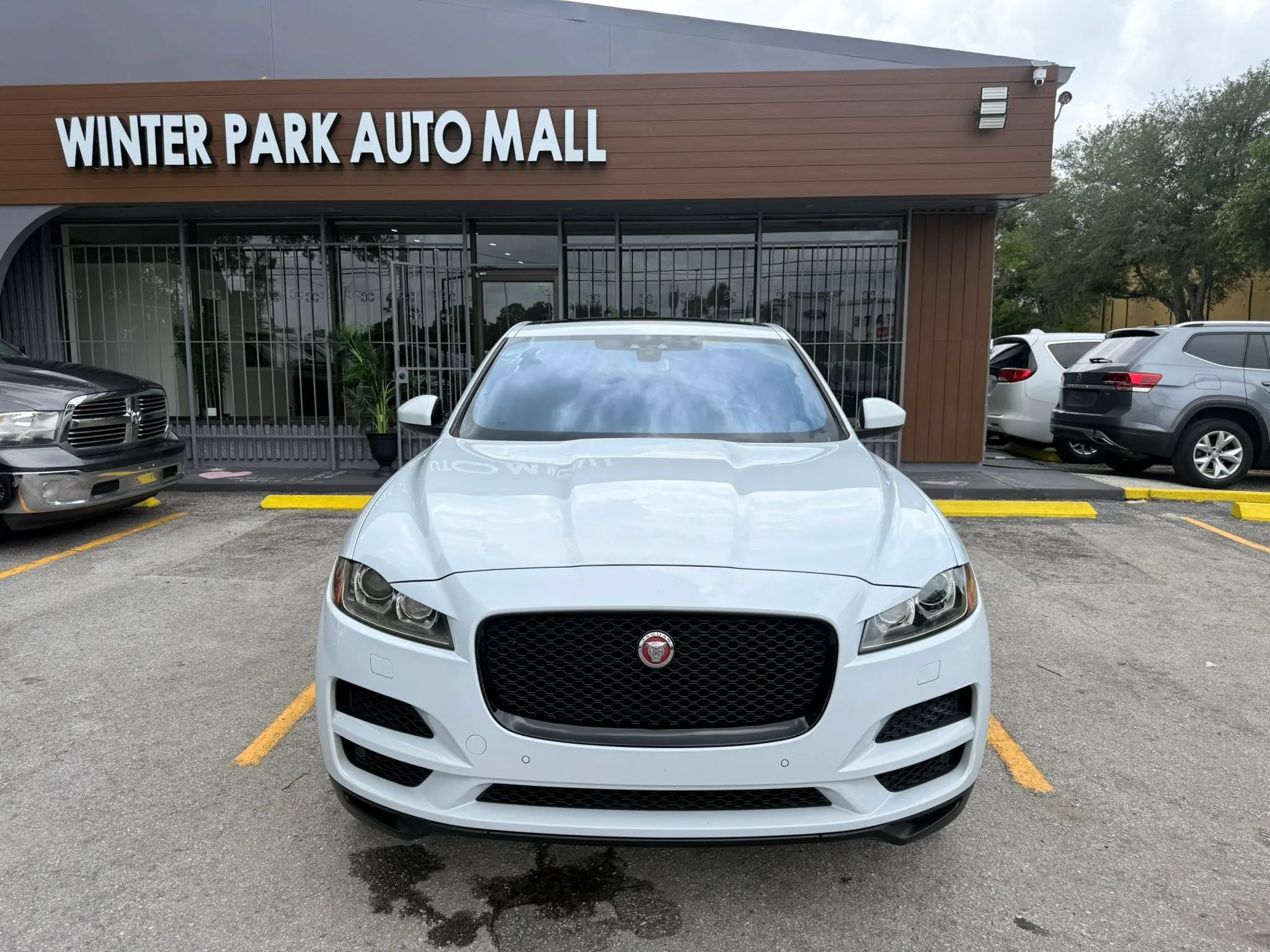 Used 2020 Jaguar F-PACE Premium AWD/4WD image 2