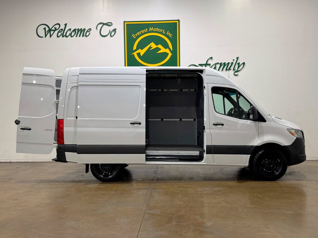 Used 2025 Mercedes-Benz Sprinter 2500 image 27