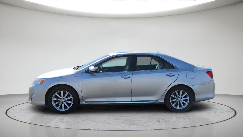 Used 2013 Toyota Camry XLE w/ Leather Pkg FWD image 10