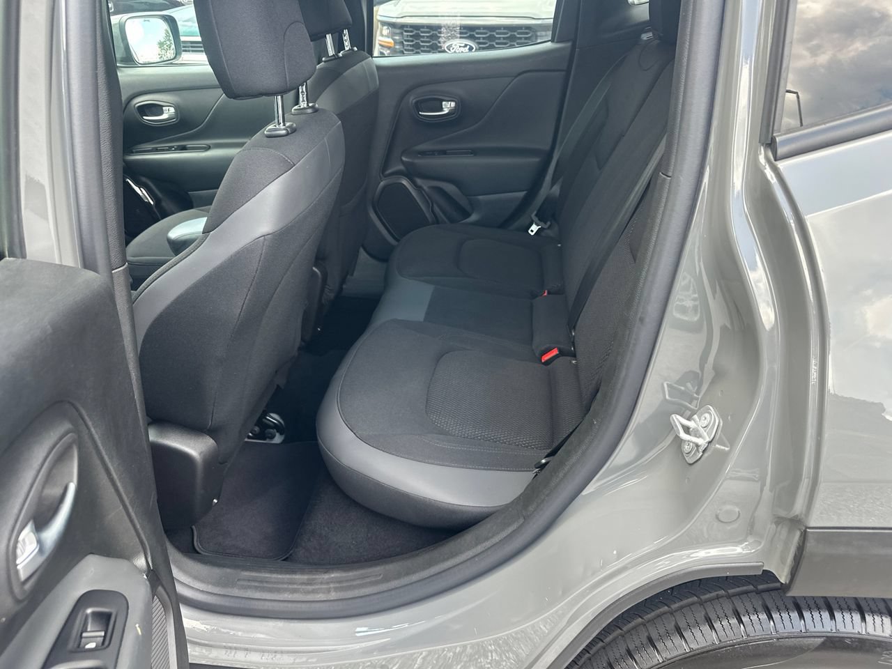Used 2020 Jeep Renegade Altitude FWD image 22