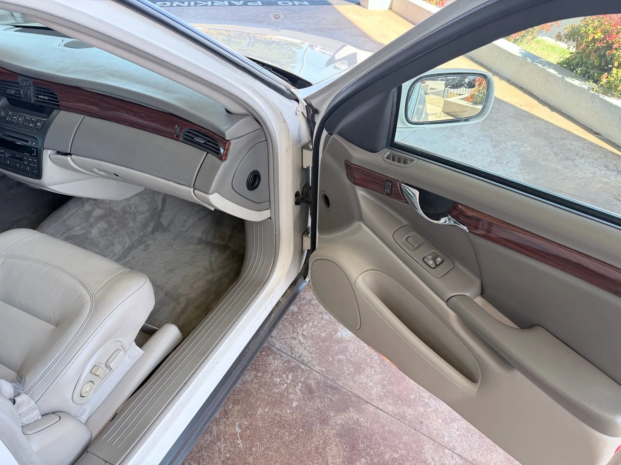 Used 2002 Cadillac De Ville Sedan 4D w/ Comfort/Convenience Pkg image 18