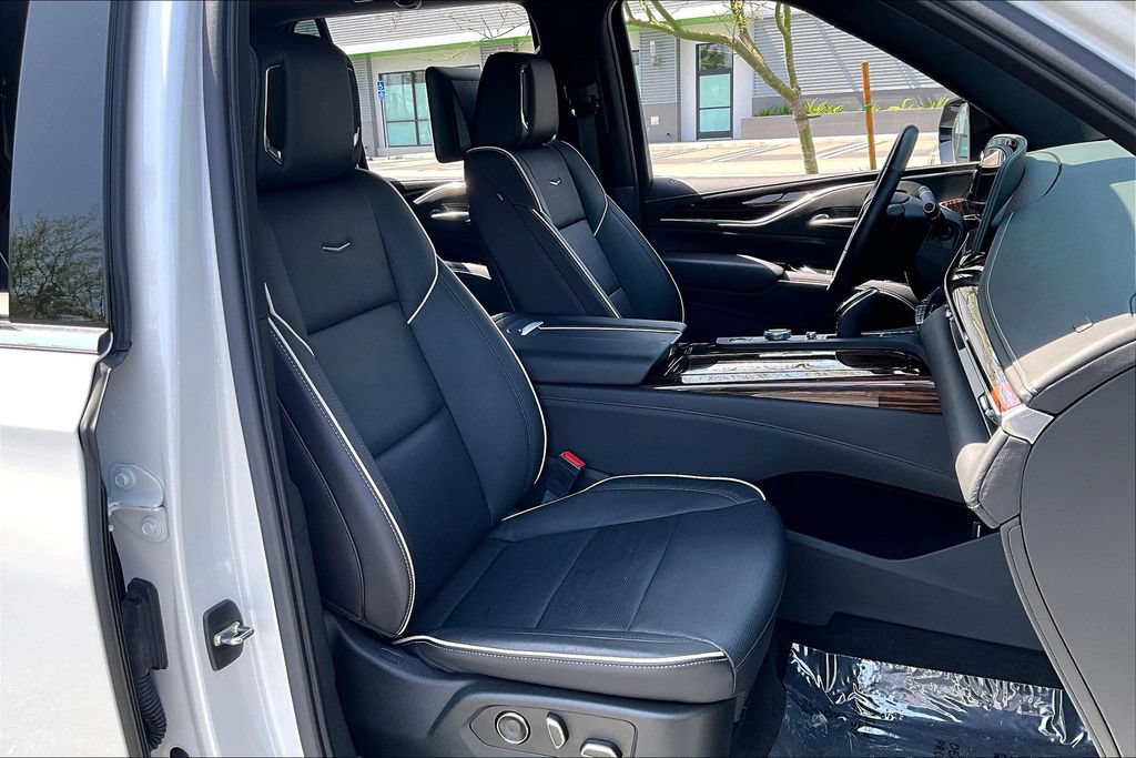 Used 2021 Cadillac Escalade Premium Luxury AWD/4WD image 9