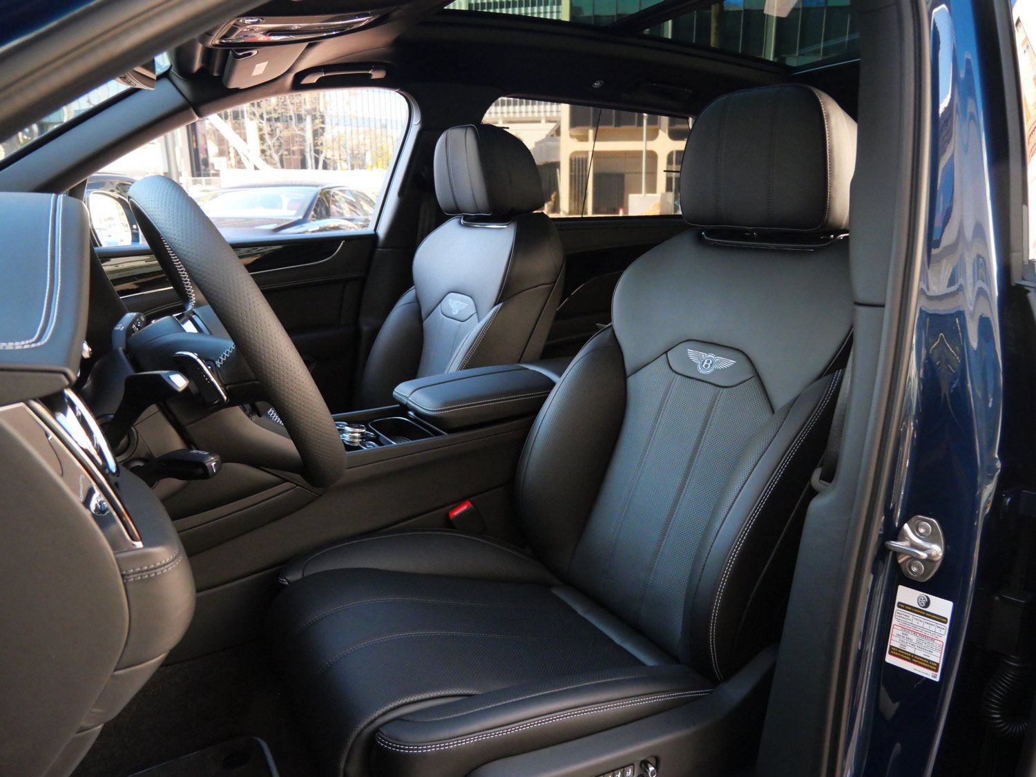 Used 2025 Bentley Bentayga Extended Wheelbase AWD/4WD image 16