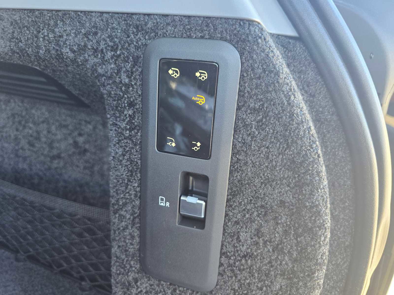 Used 2025 Land Rover Range Rover SV image 19