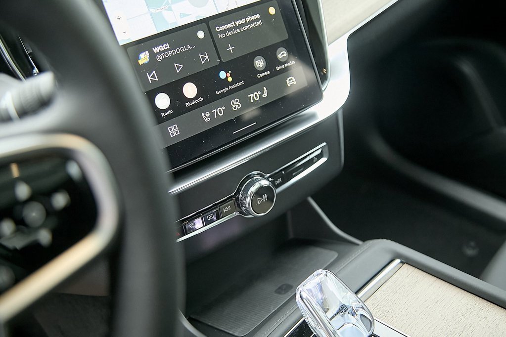 New 2025 Volvo XC90 B6 Core w/ Protection Package Premier image 15