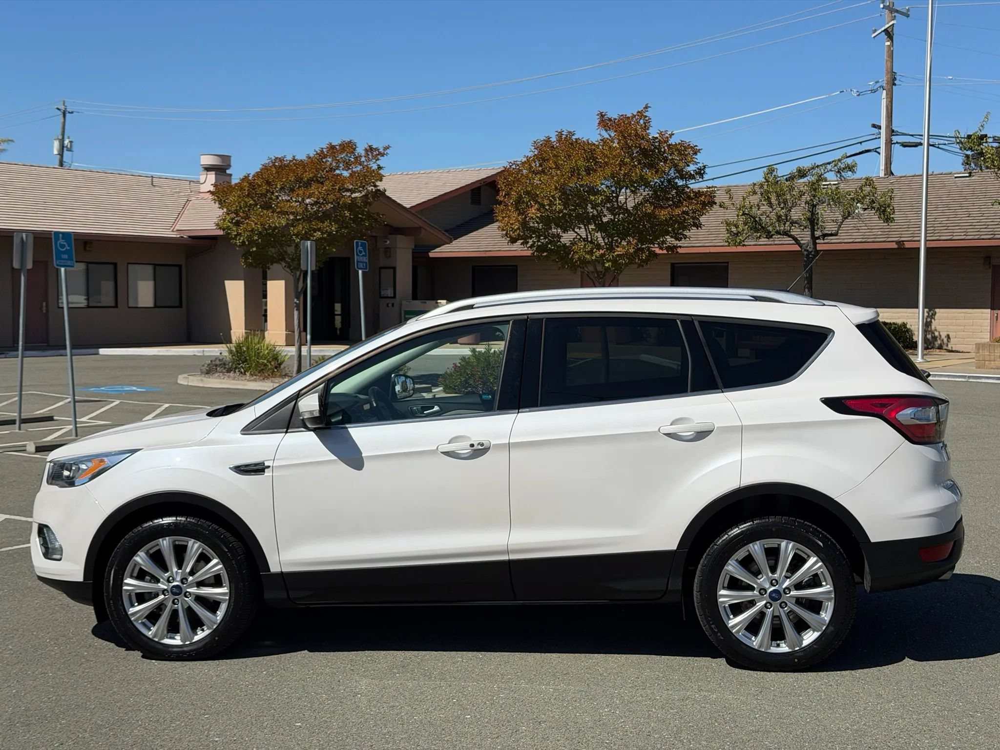 Used 2017 Ford Escape Titanium FWD image 8