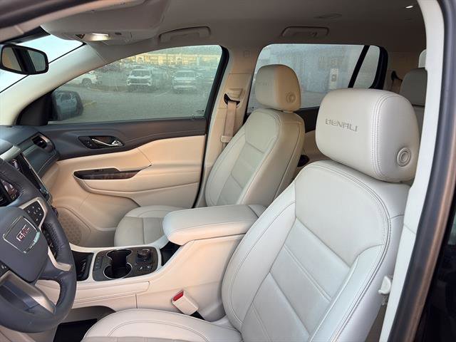 Used 2022 GMC Acadia Denali image 16