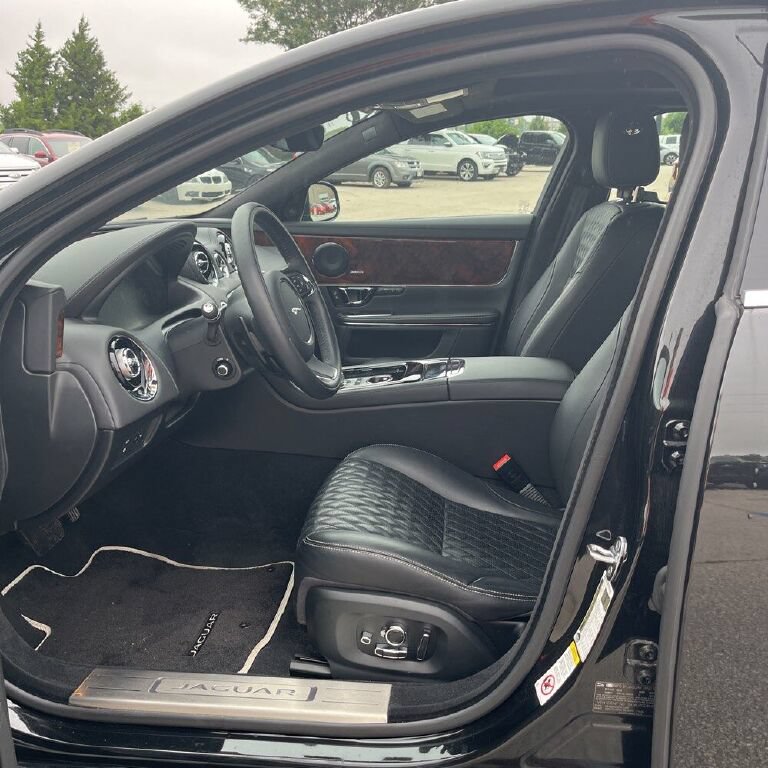 Used 2019 Jaguar XJ L Portfolio AWD/4WD image 2