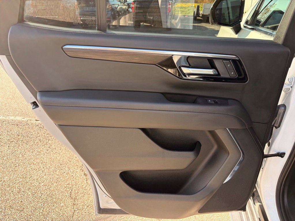 Used 2025 Chevrolet Tahoe LT AWD/4WD image 23