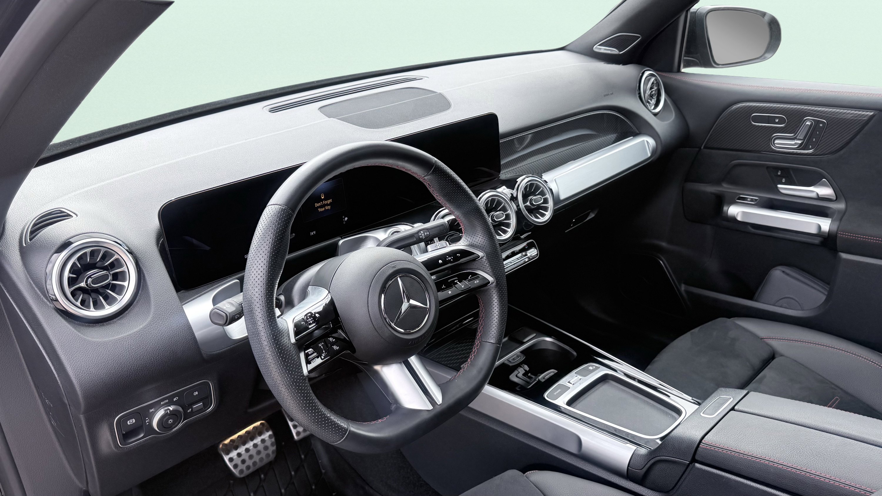 Used 2024 Mercedes-Benz GLB 250 image 25