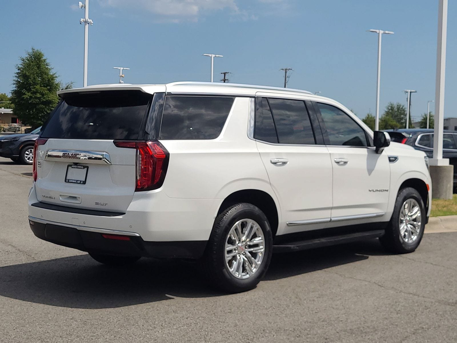 Used 2022 GMC Yukon SLT AWD/4WD image 3