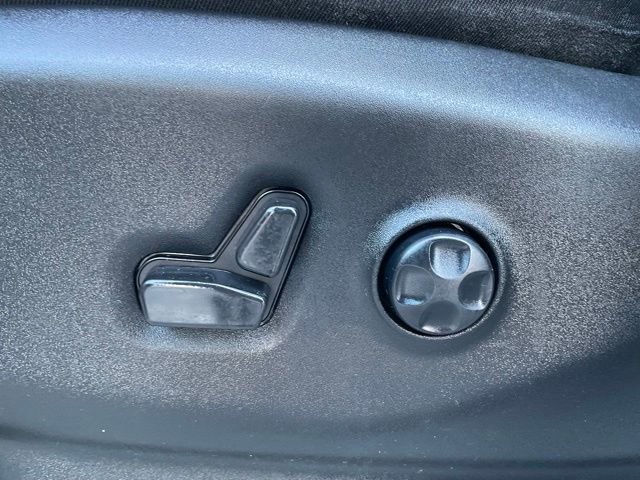 Used 2023 Chrysler Pacifica Touring-L FWD image 12