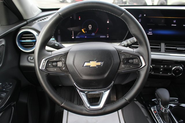 Used 2025 Chevrolet Trax LT w/ LT Convenience Package image 14