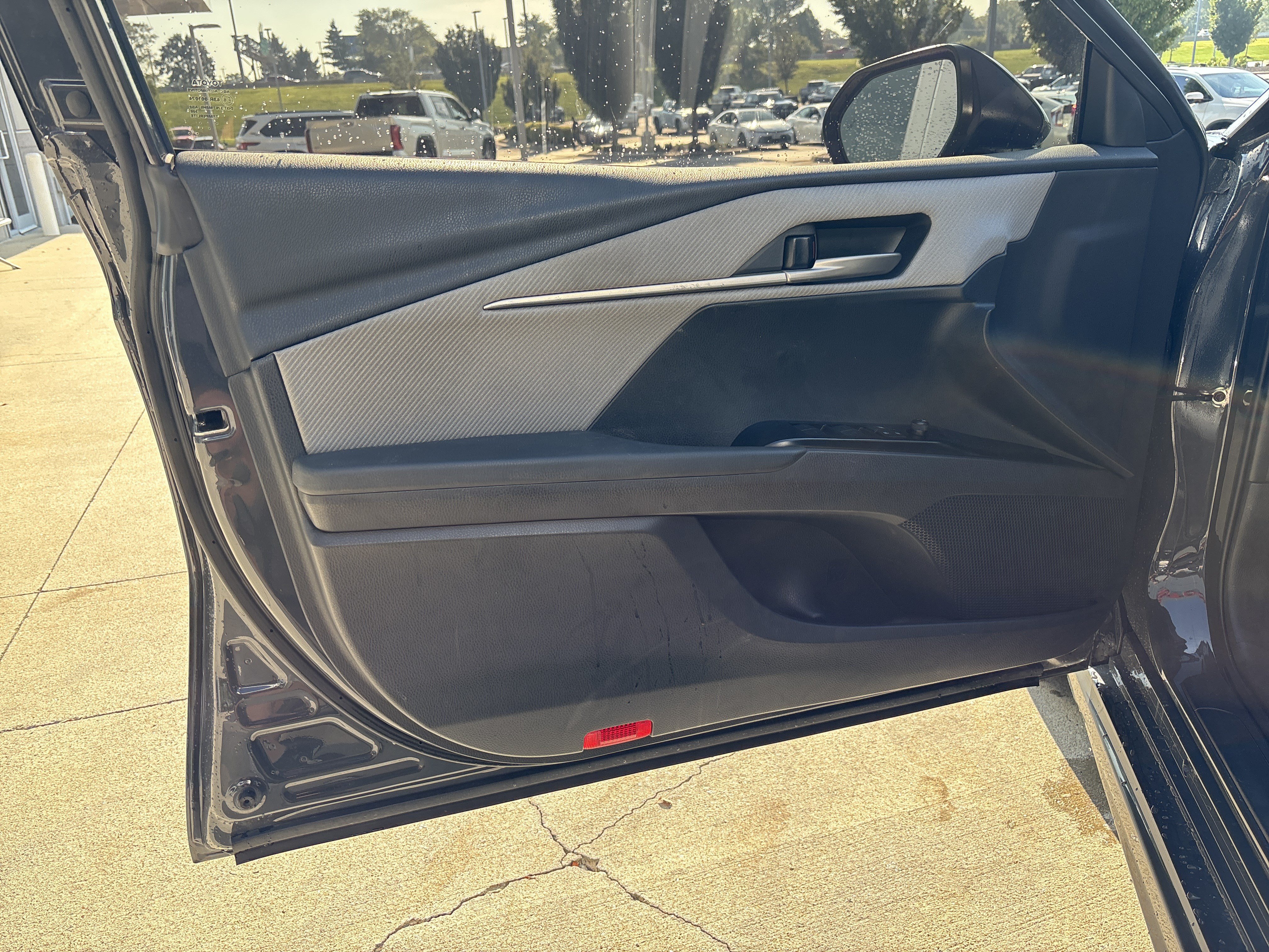Used 2025 Toyota Camry SE FWD image 13