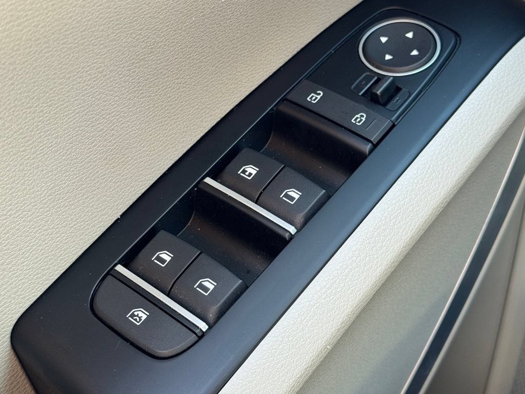 Used 2025 Kia Soul LX w/ LX Technology Package FWD image 27