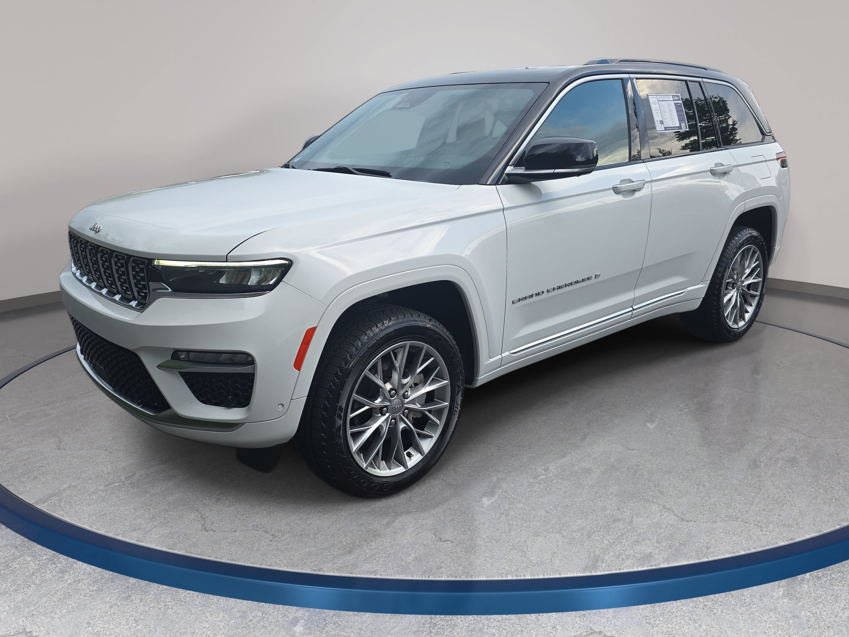 Used 2024 Jeep Grand Cherokee Summit w/ Luxury Tech Group V AWD/4WD video 1