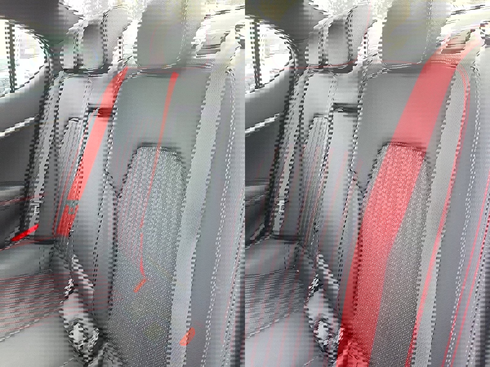 Used 2023 Genesis G70 2.0T w/ Sport Prestige Package image 27