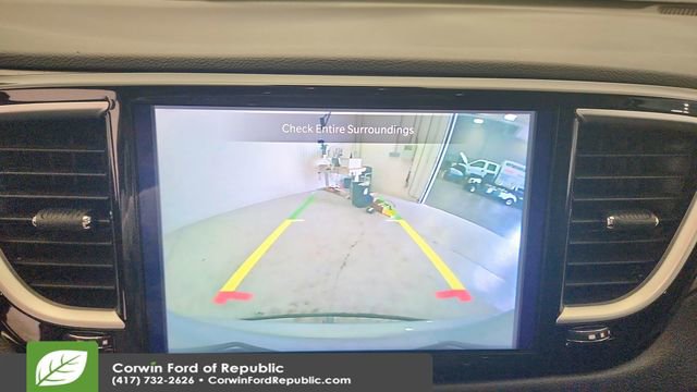 Used 2024 Chrysler Pacifica Touring-L image 16