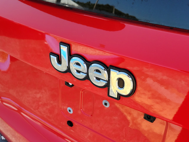 Used 2017 Jeep Renegade Latitude FWD image 6