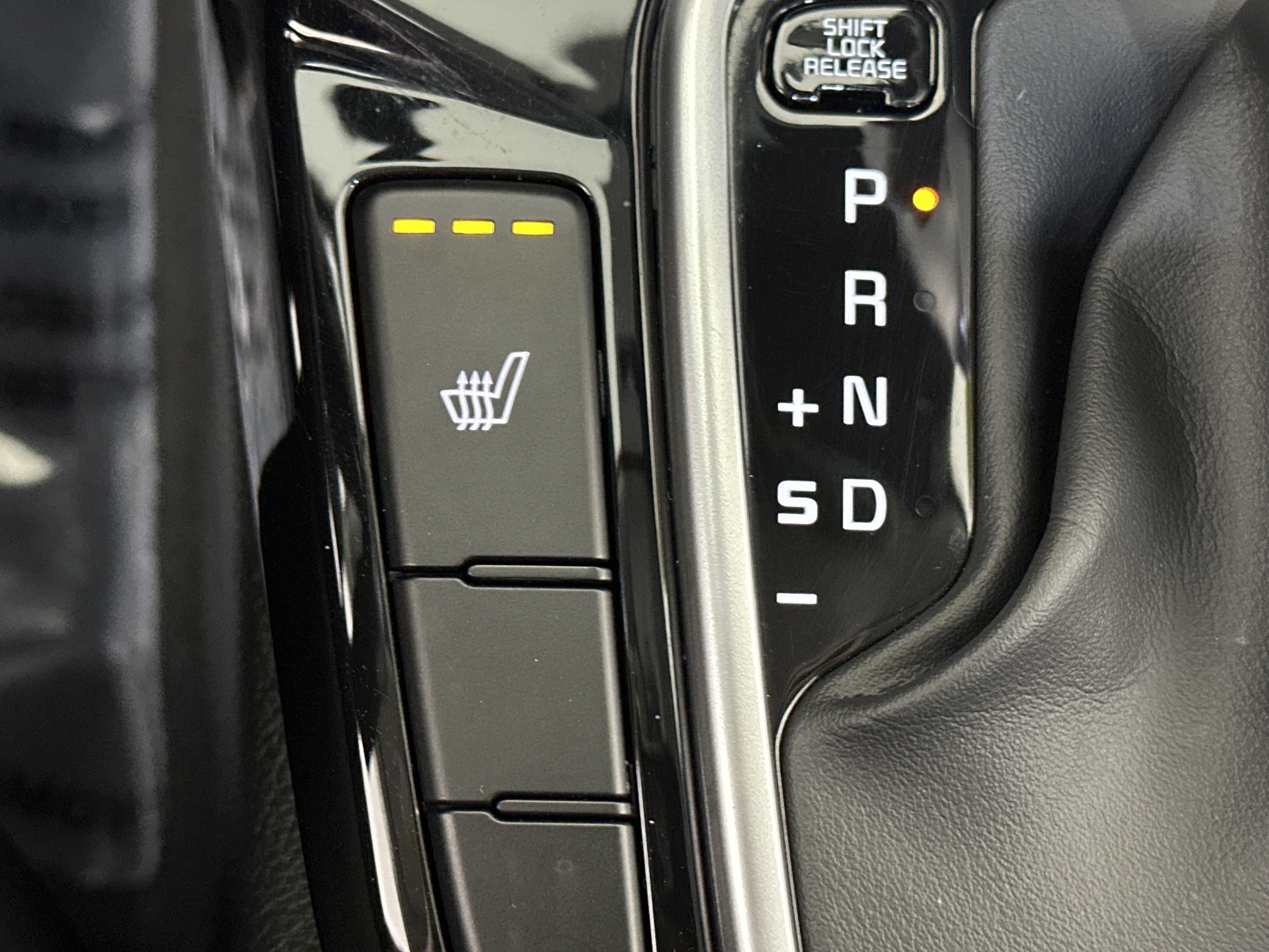 Certified 2023 Kia Seltos SX w/ SX Sunroof Package image 25