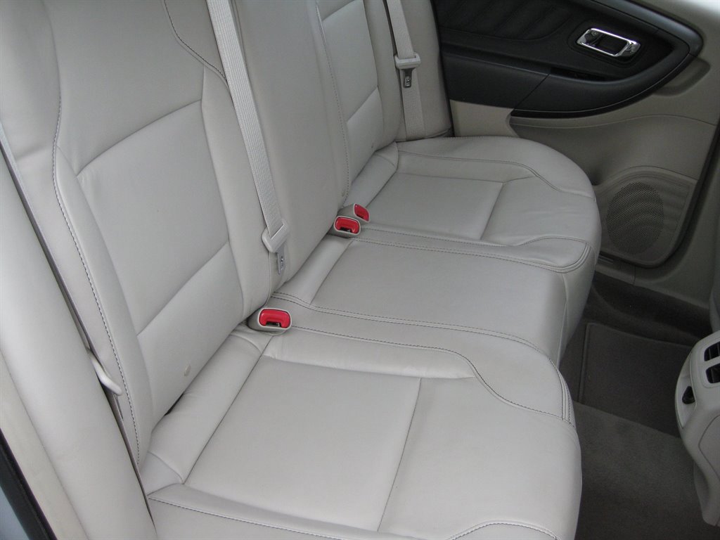 Used 2011 Ford Taurus SEL w/ 201A Rapid Spec Order Code image 26
