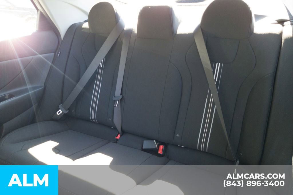 Used 2025 Hyundai Elantra Blue image 15