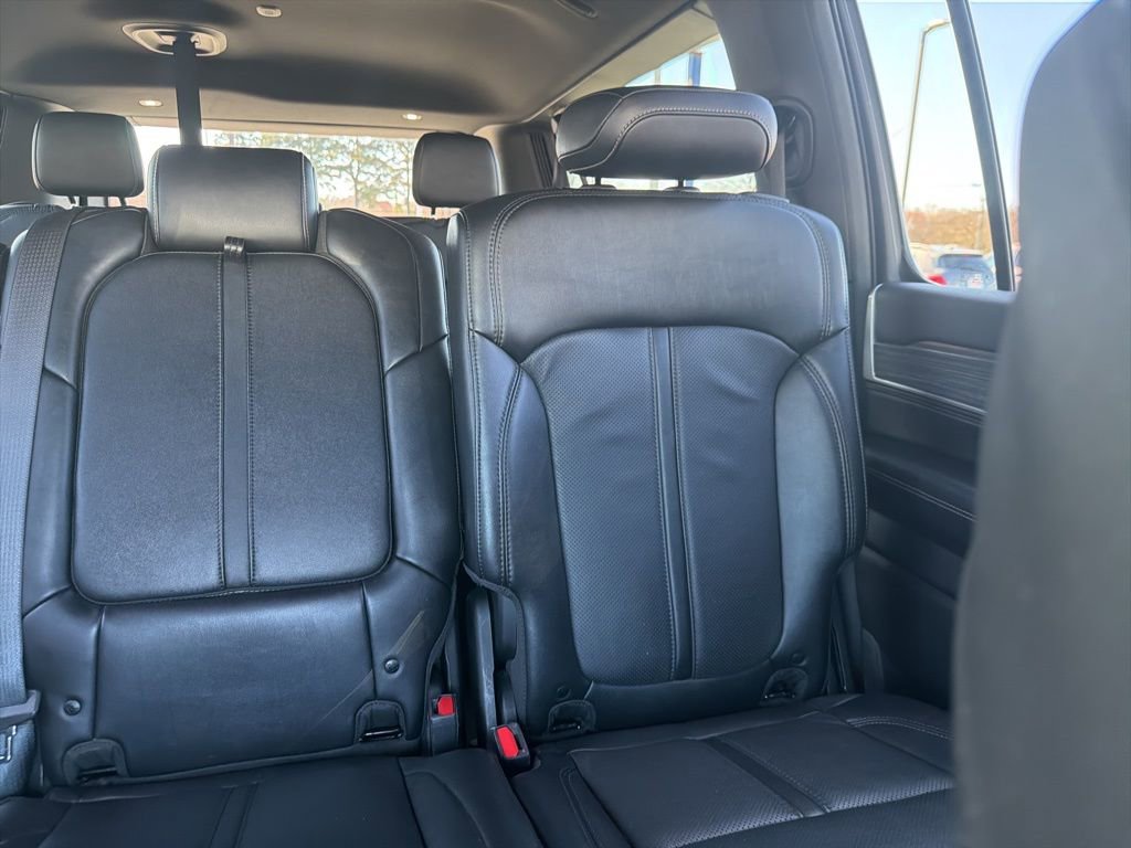 Used 2024 Jeep Wagoneer L Series III w/ Flexible Seating Group AWD/4WD image 14