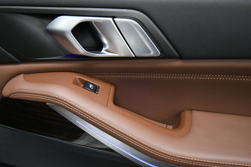 Used 2020 BMW X5 xDrive40i w/ Premium Package image 28