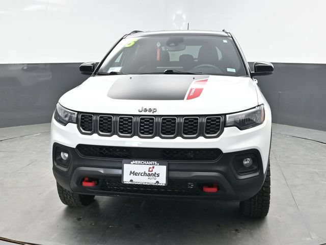 Used 2025 Jeep Compass Trailhawk AWD/4WD image 2