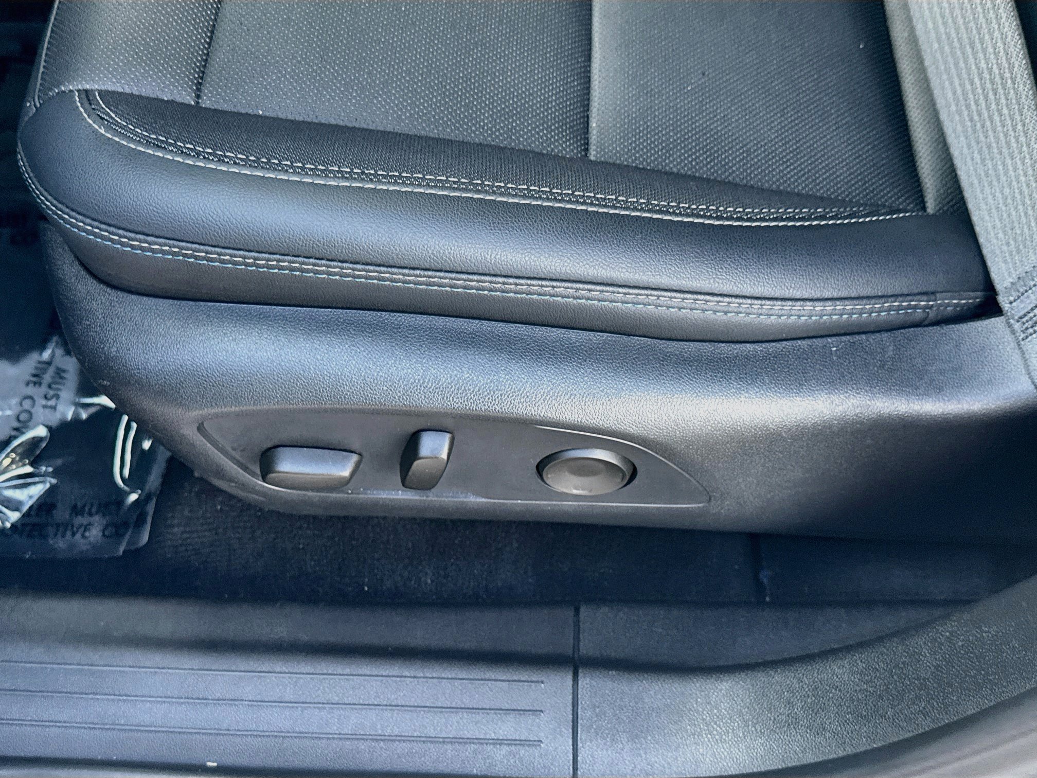 Used 2024 Chevrolet Equinox EV LT FWD image 18